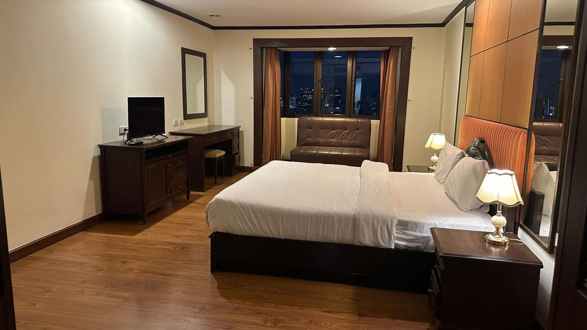 Affordable Serviced Apartments In Nana Omni Tower - Prime Sukhumvit Location Bangkok Eksteriør bilde