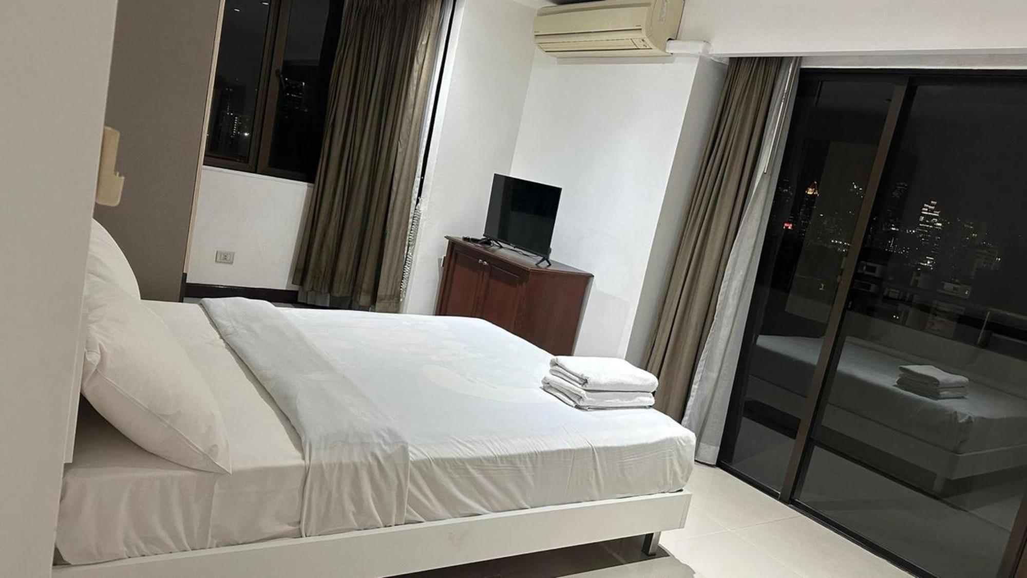 Affordable Serviced Apartments In Nana Omni Tower - Prime Sukhumvit Location Bangkok Eksteriør bilde