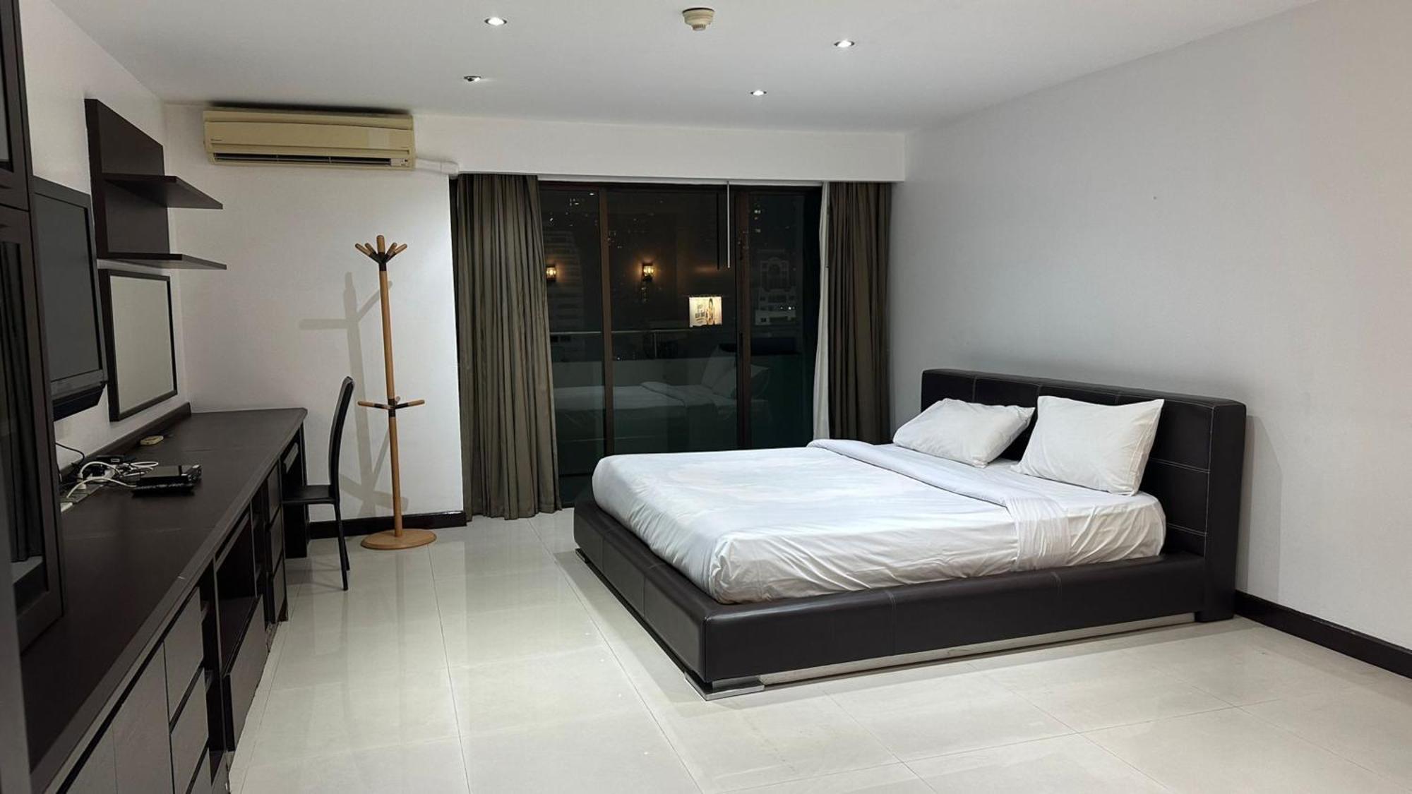 Affordable Serviced Apartments In Nana Omni Tower - Prime Sukhumvit Location Bangkok Eksteriør bilde