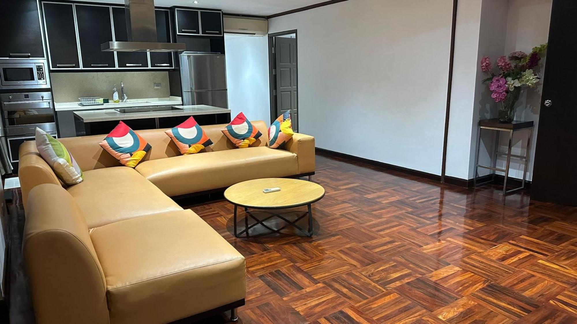 Affordable Serviced Apartments In Nana Omni Tower - Prime Sukhumvit Location Bangkok Eksteriør bilde