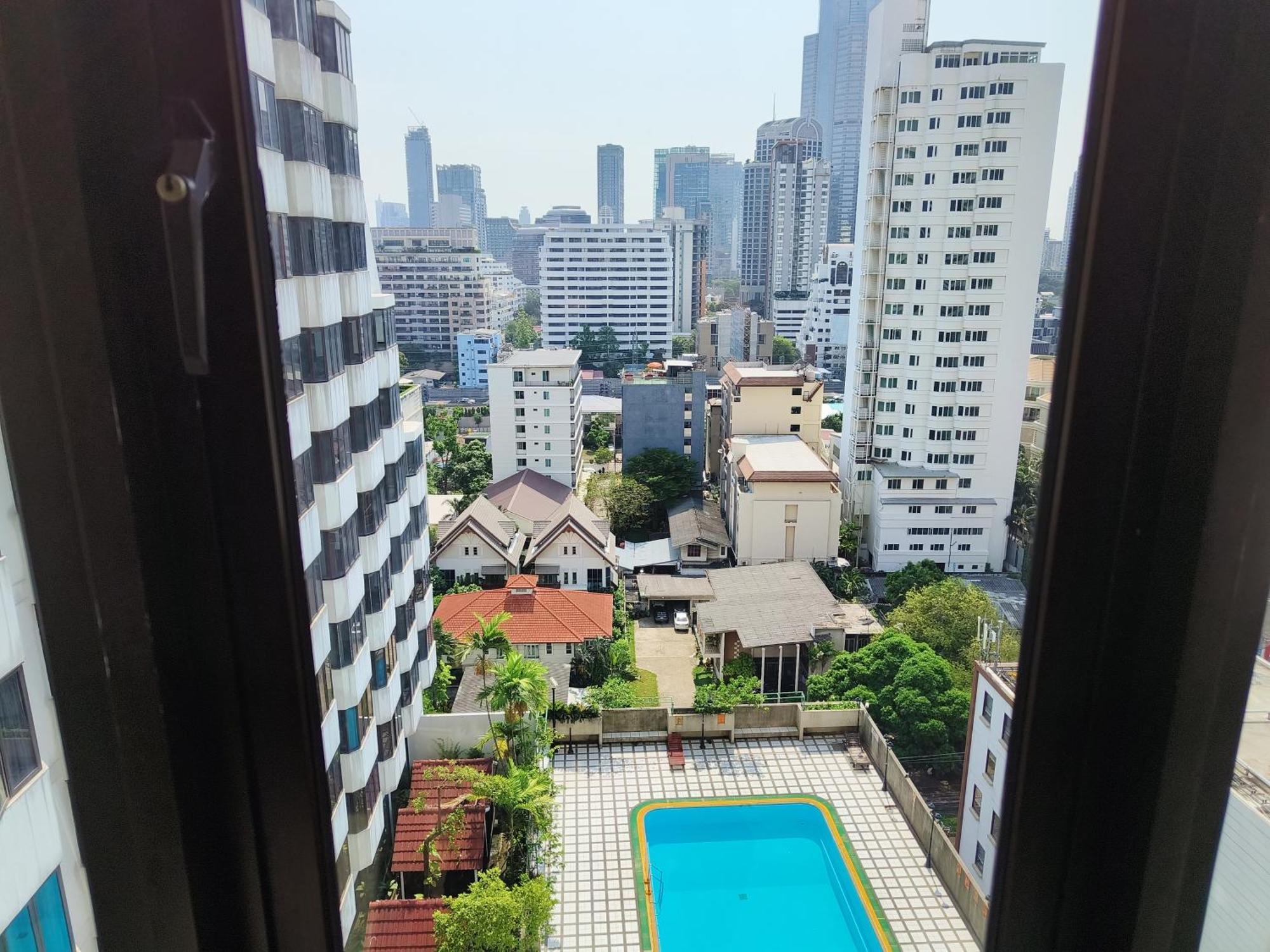 Affordable Serviced Apartments In Nana Omni Tower - Prime Sukhumvit Location Bangkok Eksteriør bilde