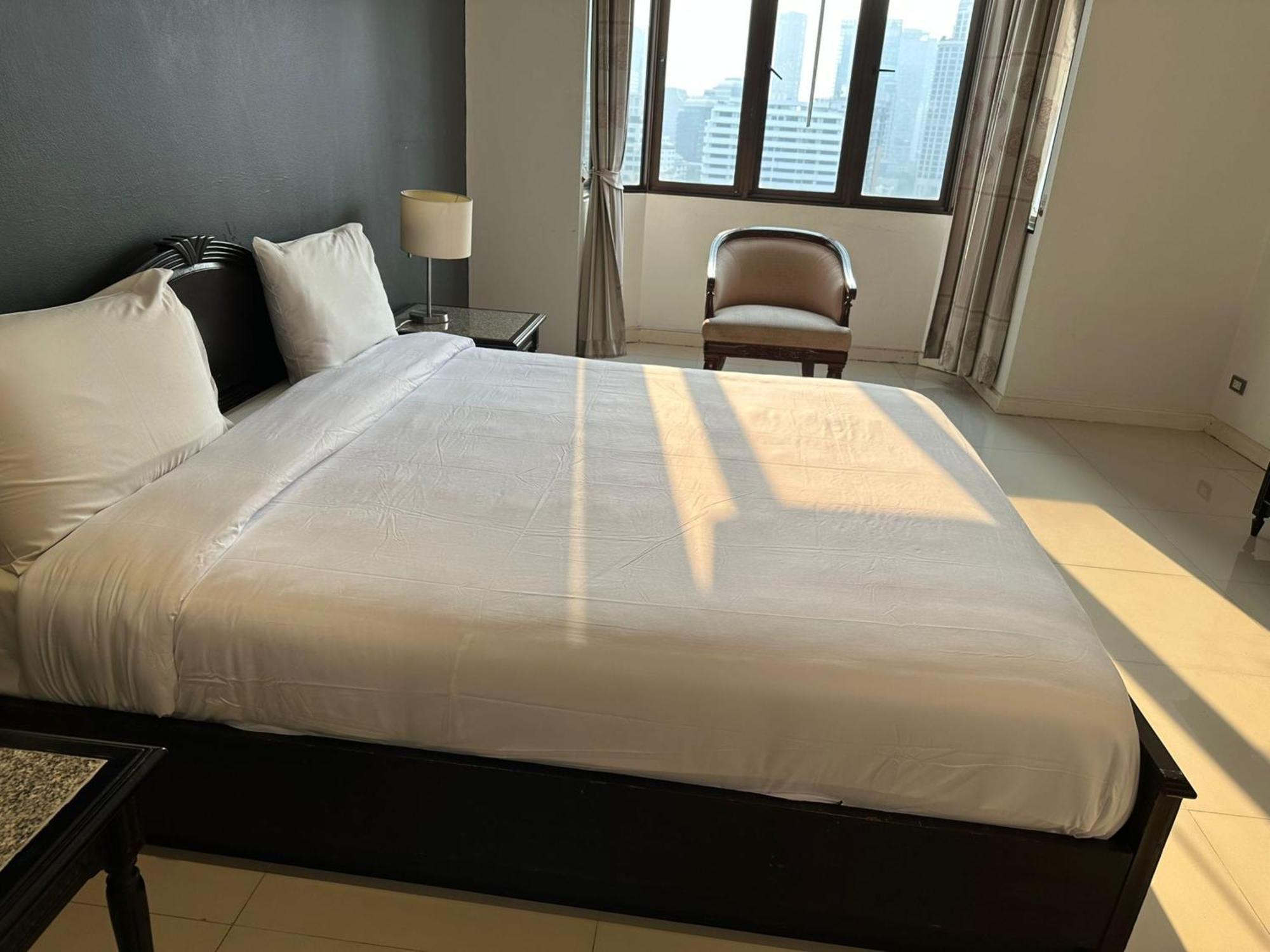 Affordable Serviced Apartments In Nana Omni Tower - Prime Sukhumvit Location Bangkok Eksteriør bilde