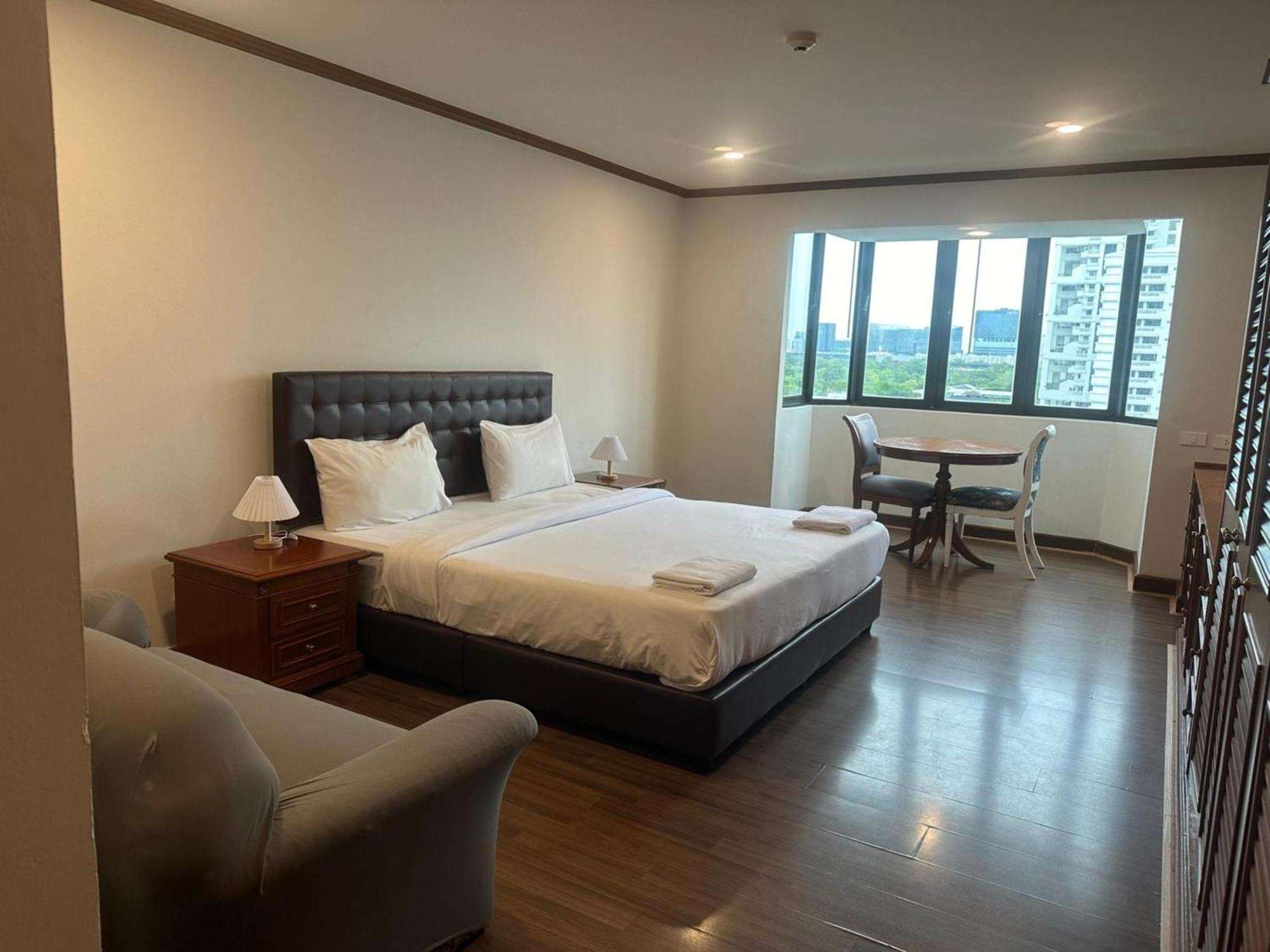 Affordable Serviced Apartments In Nana Omni Tower - Prime Sukhumvit Location Bangkok Eksteriør bilde