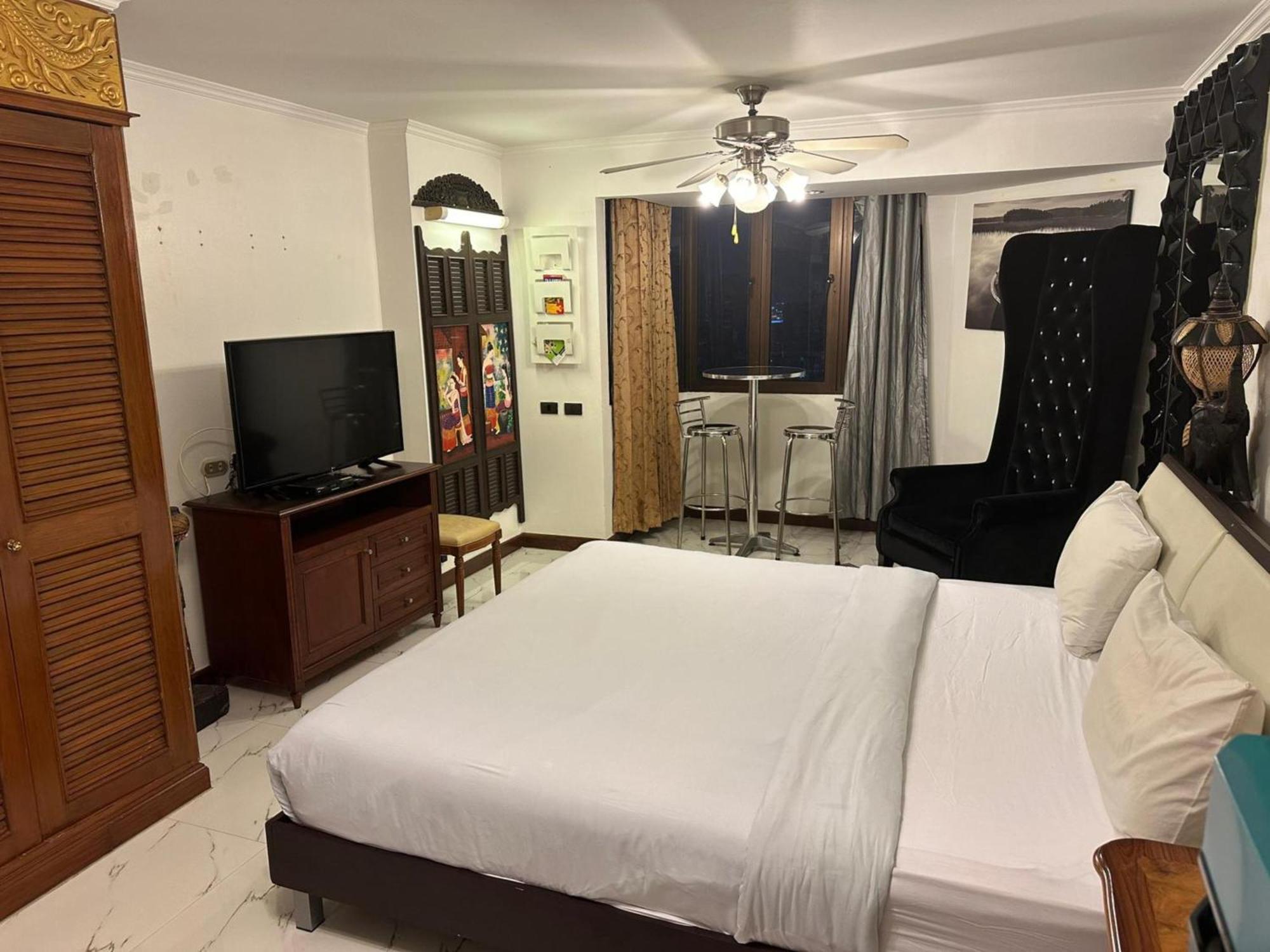 Affordable Serviced Apartments In Nana Omni Tower - Prime Sukhumvit Location Bangkok Eksteriør bilde