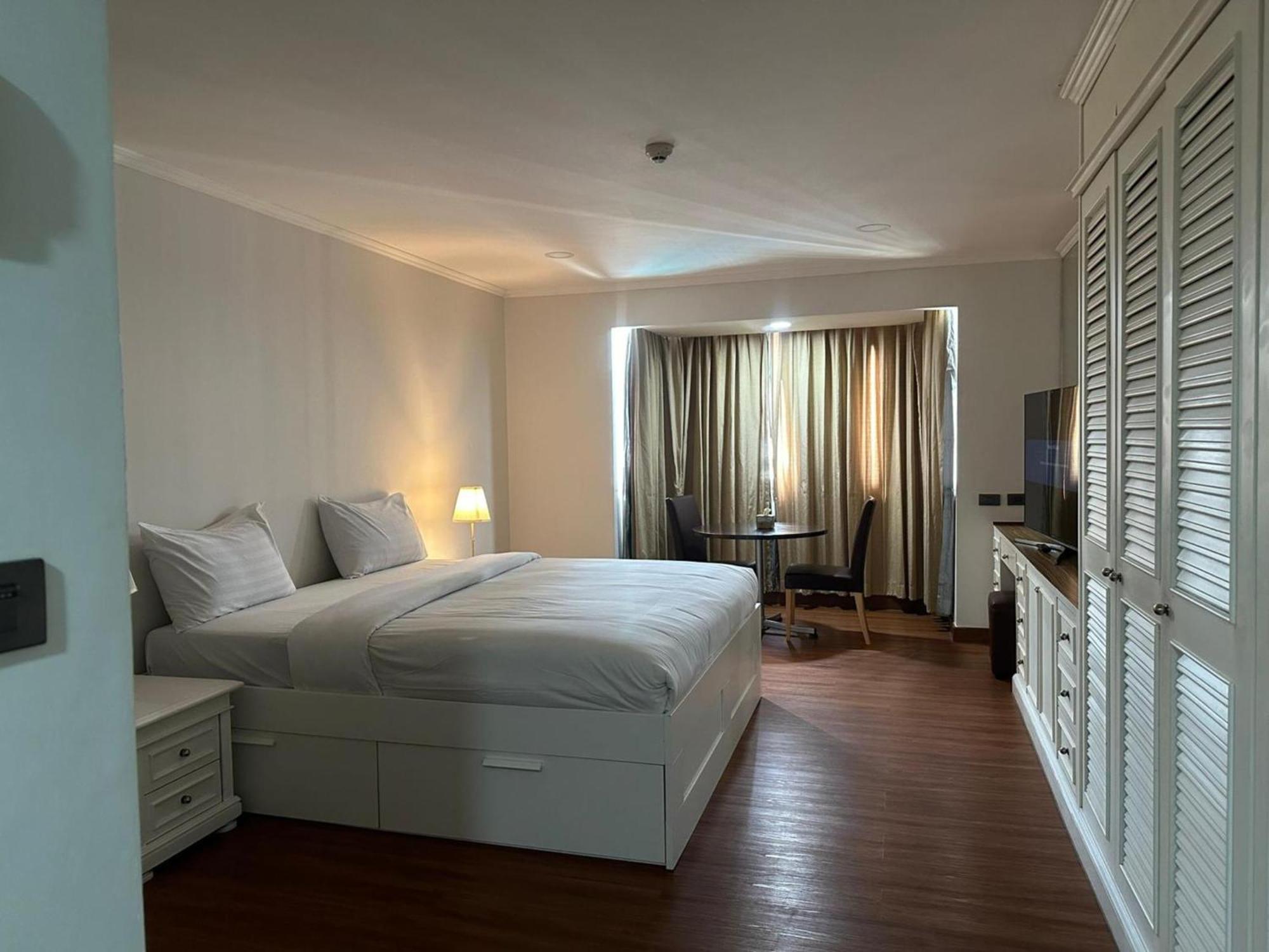 Affordable Serviced Apartments In Nana Omni Tower - Prime Sukhumvit Location Bangkok Eksteriør bilde