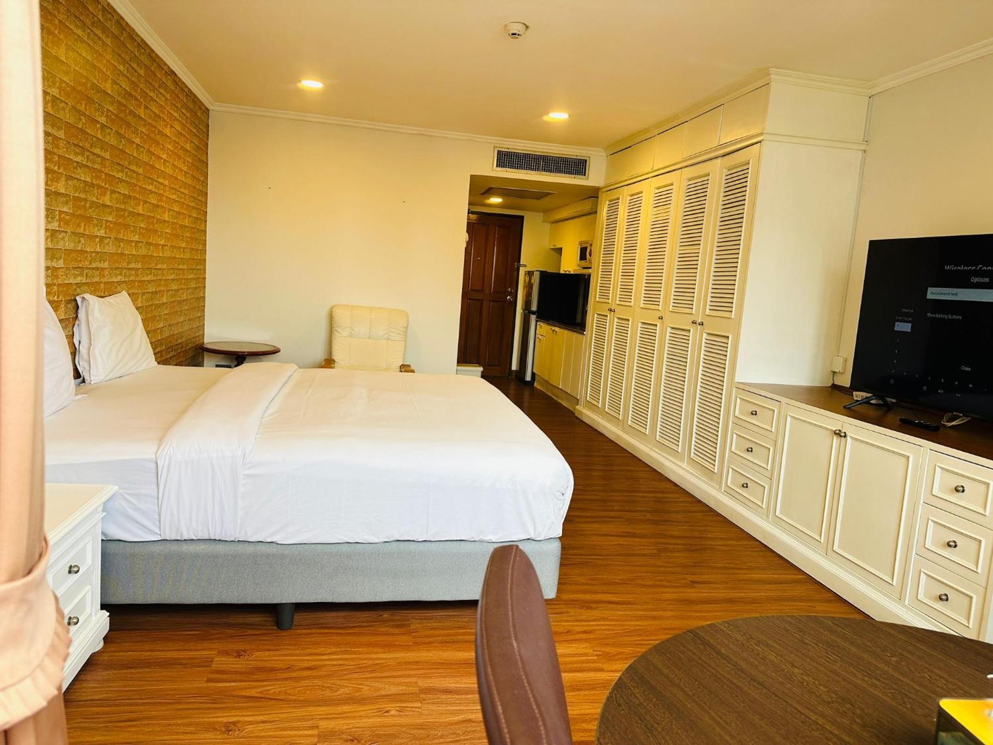 Affordable Serviced Apartments In Nana Omni Tower - Prime Sukhumvit Location Bangkok Eksteriør bilde